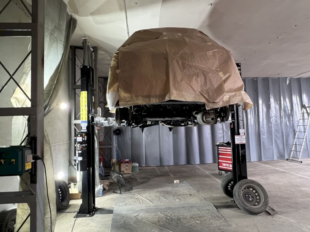 Hogyan kezeljük az üregeket az alvázvédelem során? 1 Üregvédelem folyamatát bemutató kép